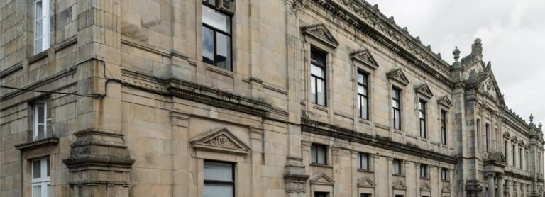 La USC avala la descentralización de Medicina, pero abre una vía de diálogo con la Facultad