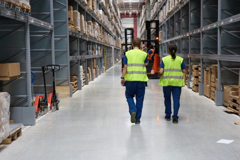 Los empresarios gallegos buscan 20.000 trabajadores en industria, turismo y logística