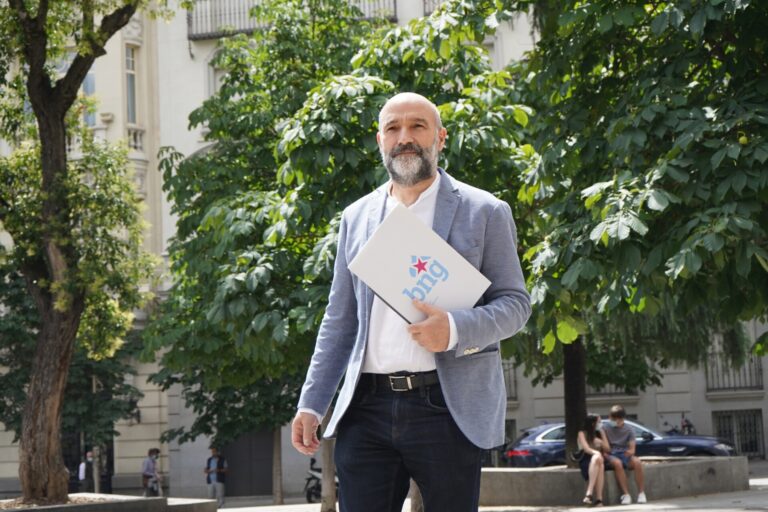 Rego (BNG) llama al Gobierno a mirar al «clamor de la calle» y mejorar las comunicaciones ferroviarias de Ferrol