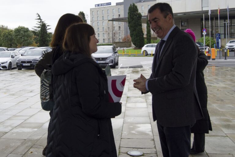 CIG-Ensino y STEG entregan al conselleiro una solicitud de reunión que permita desconvocar la huelga de diciembre