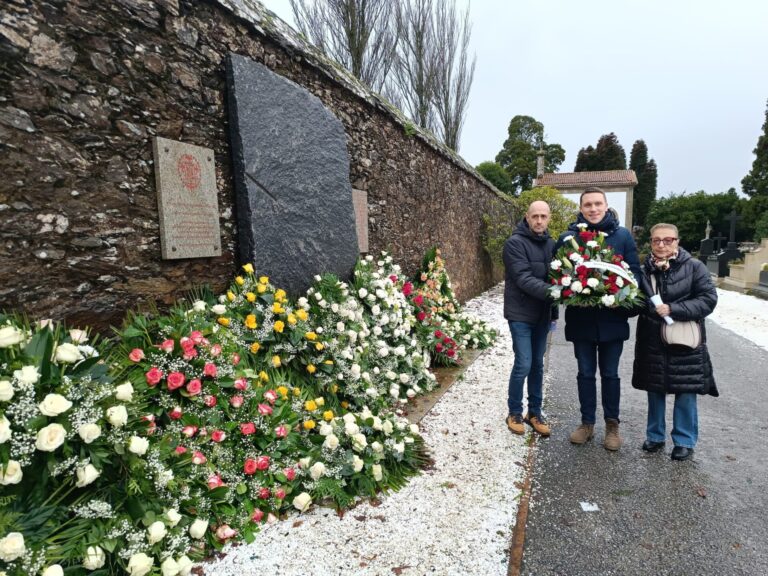 El PSOE santiagués homenajea al socialista Manuel Maroño, fusilado en 1936, frente a quienes «quieren borrar la memoria»