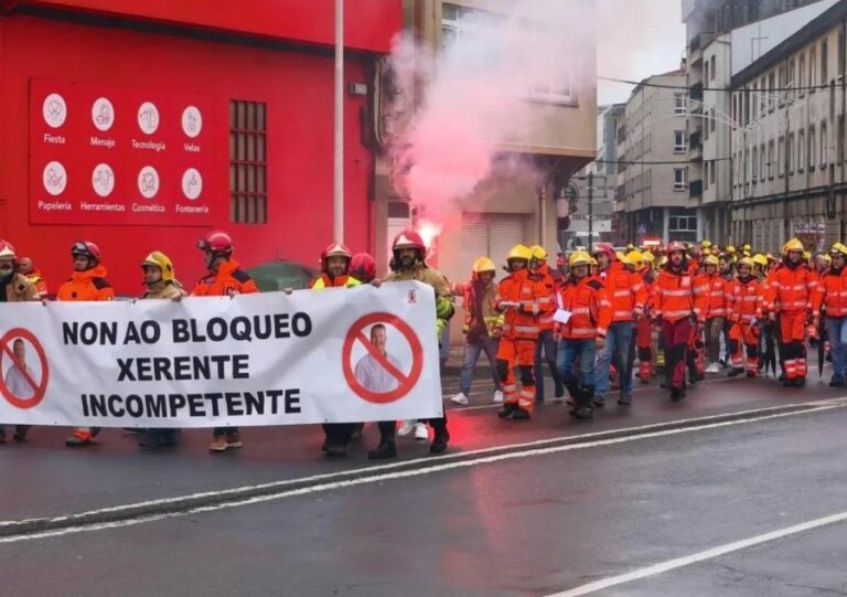 Bomberos comarcales de toda Galicia exigen en Carballo la cobertura de 102 plazas comprometidas tras la huelga de 2024