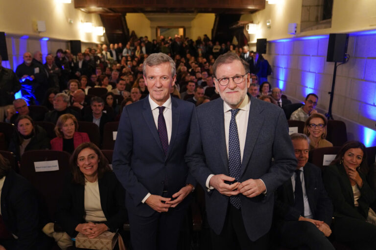 Rajoy aconseja «elegir bien» los tiempos en política e insiste: «a un extremista no se le puede oponer otro extremista»