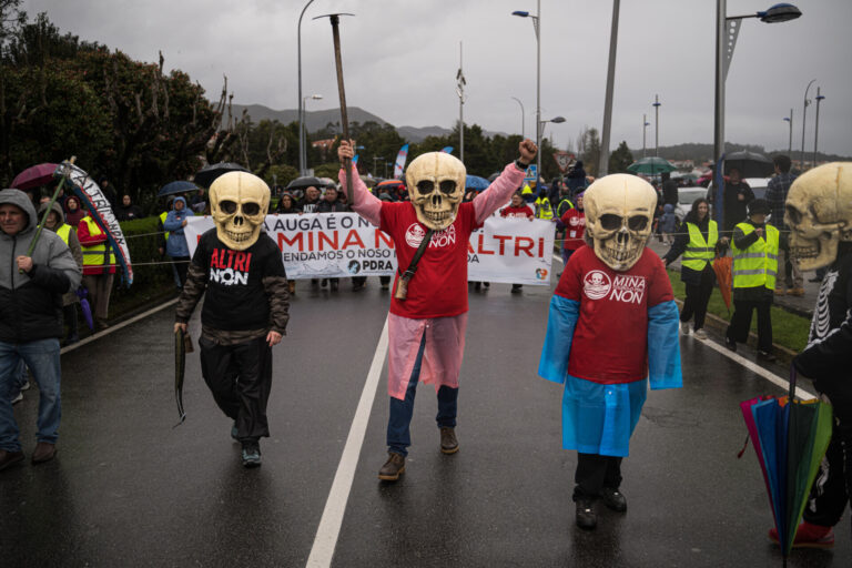 Catorce personas correrán este domingo desde Melide a Santiago en contra de Altri y de la reapertura de la Mina de Touro