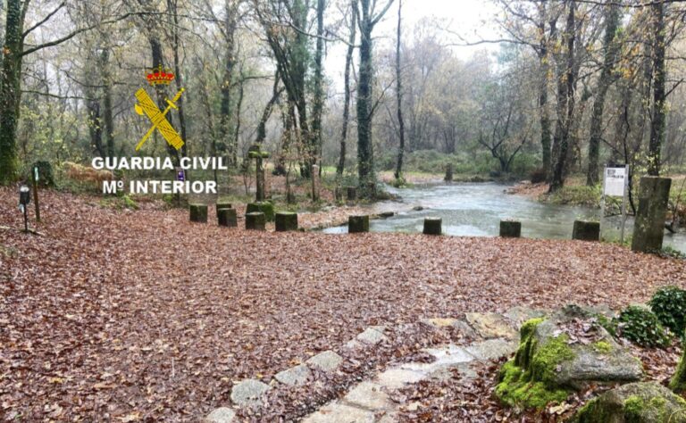 La crecida del río Louro a su paso por Tui y O Porriño obliga a cortar parte del Camino Portugués