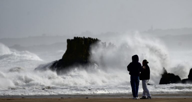 Tormentas, nevadas, oleaje y viento activarán alertas este domingo en Galicia, mitad sur, Canarias, Ceuta y Melilla