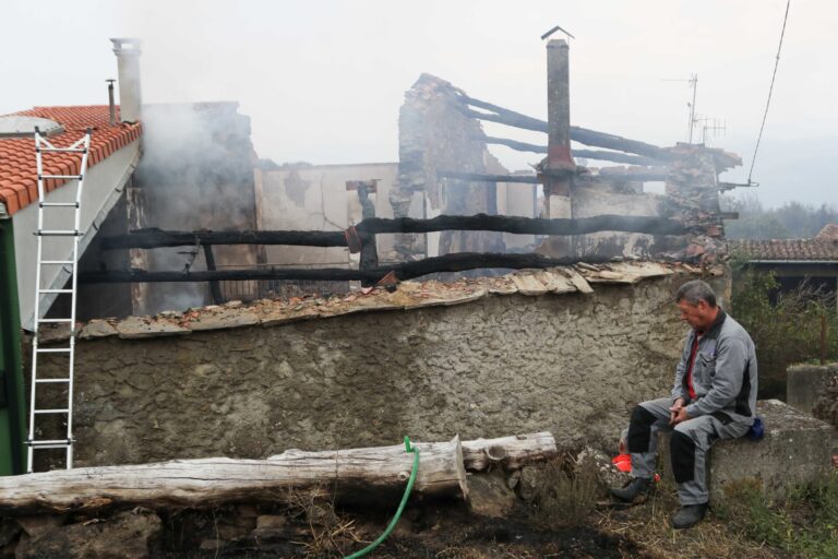 Rural.- La Xunta concede 17 millones en ayudas para la reconstrucción por incendios, con 67 solicitudes para casas