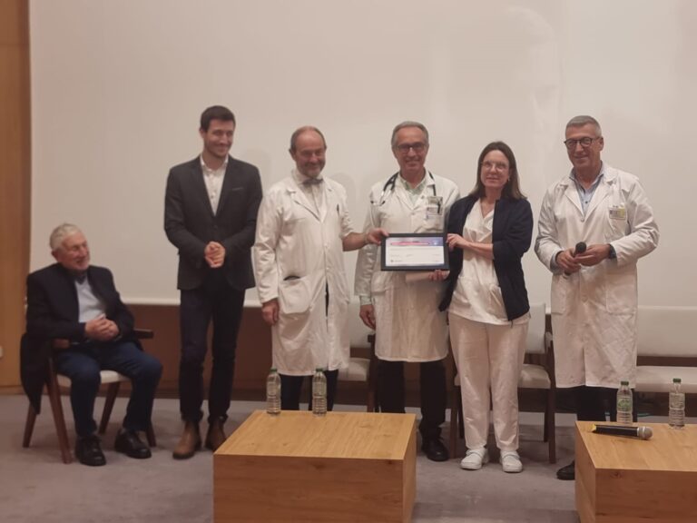 El Chuac recibe la certificación en humanización de la atención a pacientes con infección bacteriana grave