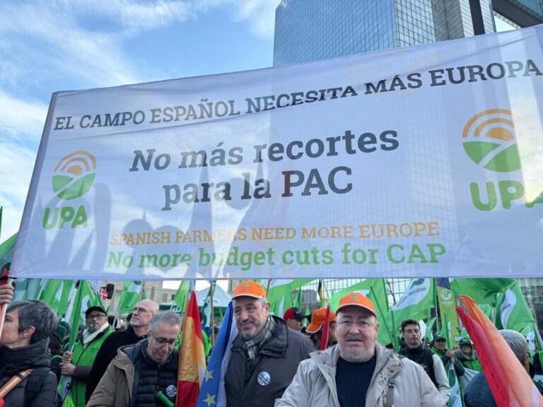 Rural.- Ganaderos gallegos protestan en Bruselas para mostrar el «rechazo frontal» a los recortes de la PAC