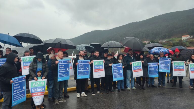 El BNG reclama, desde un peaje de la AP-9, el «fin inmediato» de la concesión de esta autopista