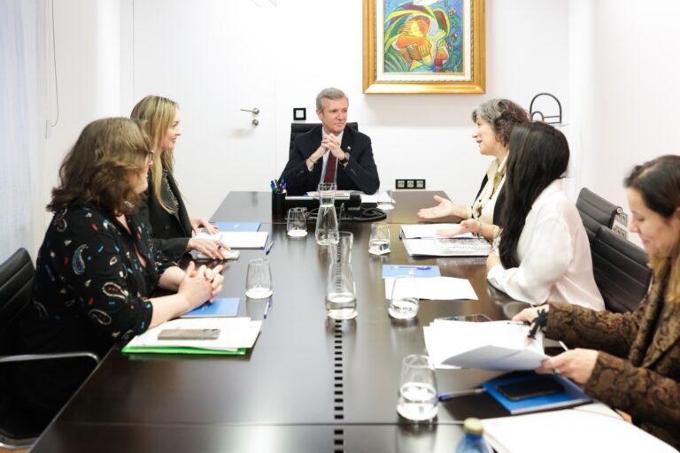 Rueda subraya que Galicia fue de las primeras en aprobar un reconocimiento específico a familias monoparentales