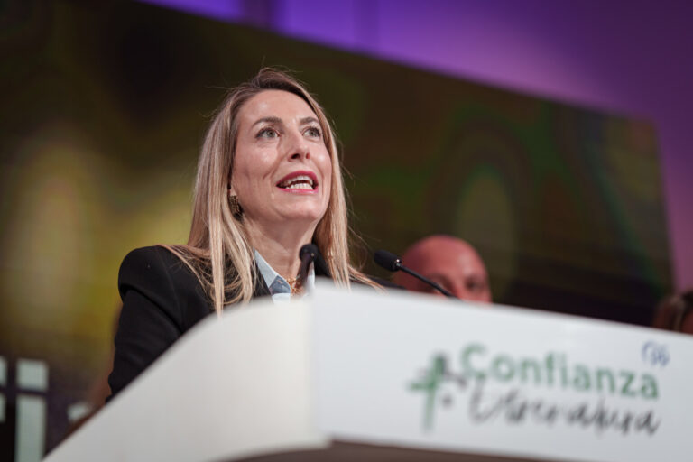 ‘Barones’ del PP felicitan a Guardiola por su victoria en las elecciones de Extremadura