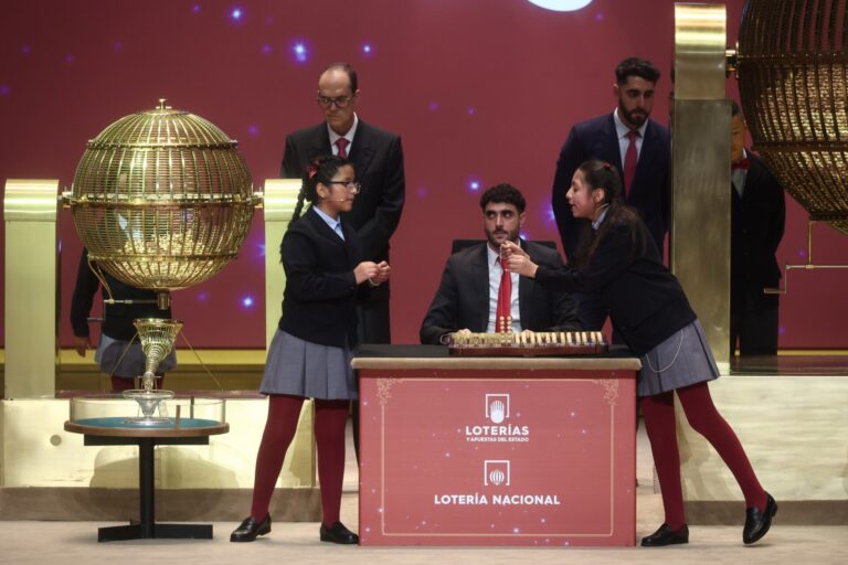 Lotería.- Las provincias de A Coruña, Lugo y Pontevedra, agraciadas con un quinto premio, el 77.715