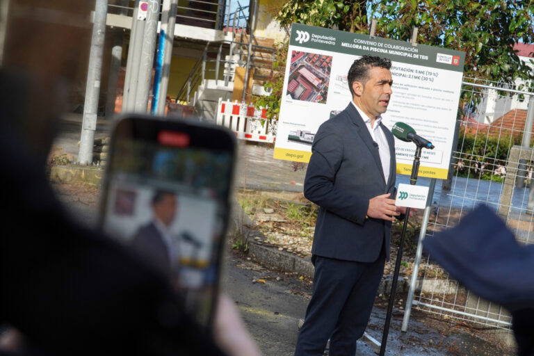 La Diputación lamenta que Caballero «diese vuelta» y no asistiese a la presentación de la reforma de la piscina de Teis