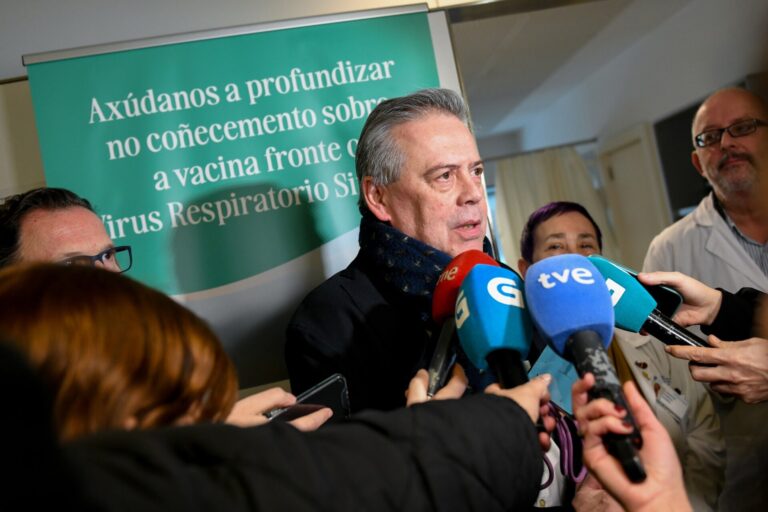 La gripe «decrece» en Galicia, aunque Sanidade llama a ser precavidos en Navidad porque se espera un segundo pico