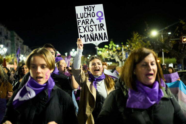 Obstáculos para atajar la violencia de género en 2025: fallos de pulseras antimaltrato y juzgados «sobrecargados»