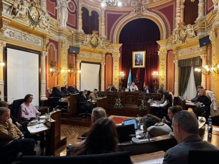 El Ayuntamiento de Ourense aprueba el «tarifazo de la basura» con la abstención de PP y el voto en contra de BNG y PSdeG