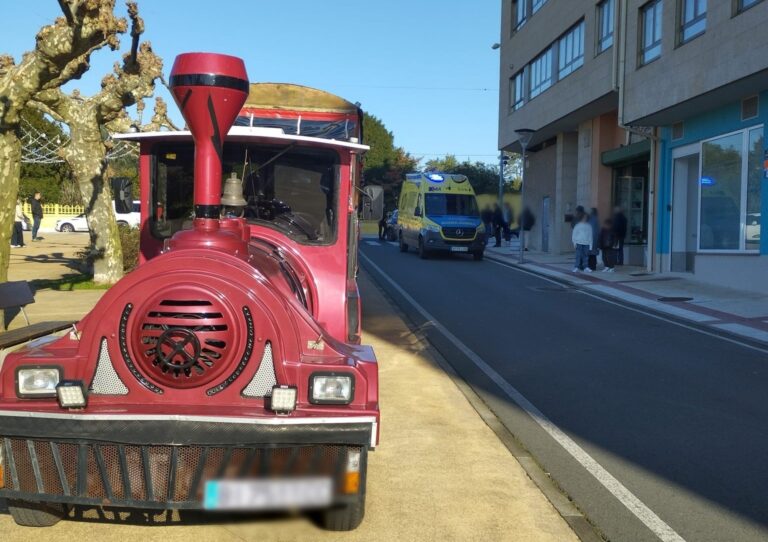Herida una animadora del tren navideño de Narón (A Coruña) al caer del vehículo en marcha
