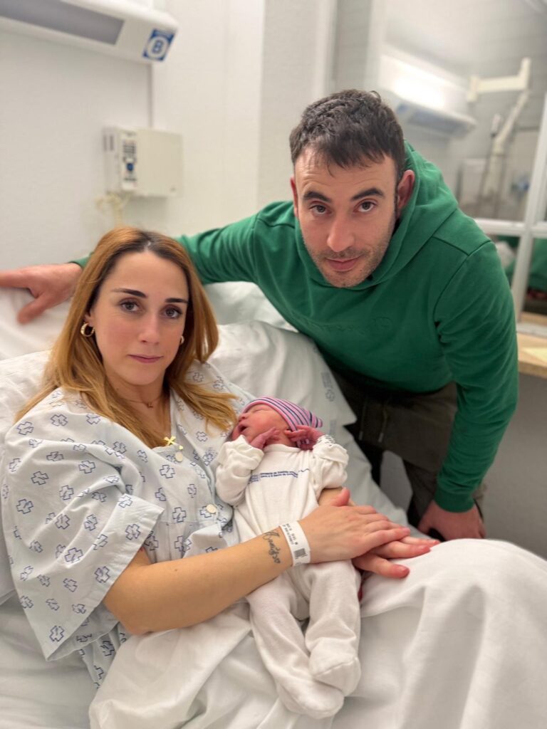 Coral, la primera gallega nacida en 2026 es ourensana