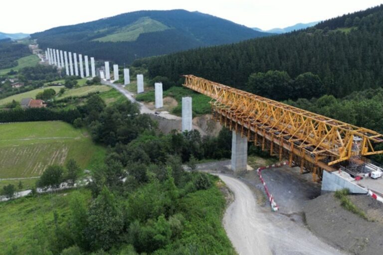 La Xunta exige una «hoja de ruta clara» tras el anuncio del Gobierno de mantener la inversión en el Corredor Atlántico
