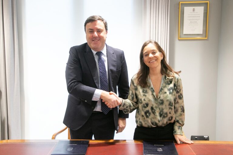 La Diputación y el Ayuntamiento de A Coruña firman un nuevo convenio para la gestión compartida del Teatro Colón