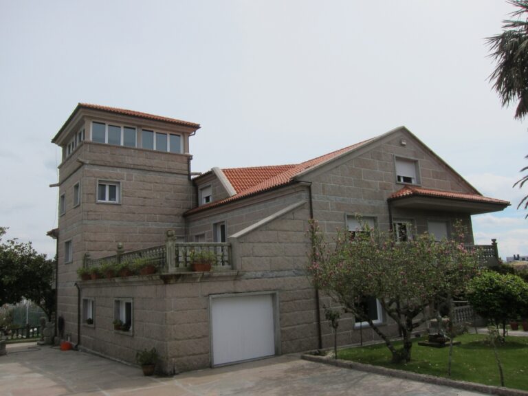 PP de A Illa tacha de «capricho» que el Ayuntamiento quiera comprar la casa de Marcial Dorado y el alcalde ve «justicia»