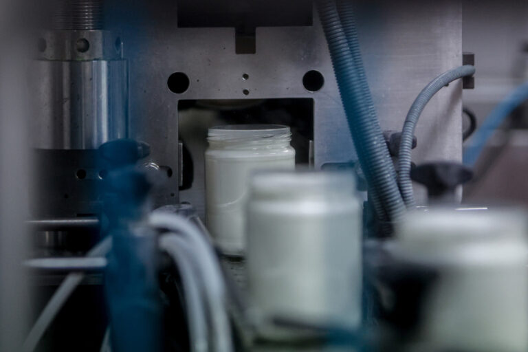 La producción industrial cae un 2,2% en noviembre en Galicia, frente al aumento de la media del 1,8%