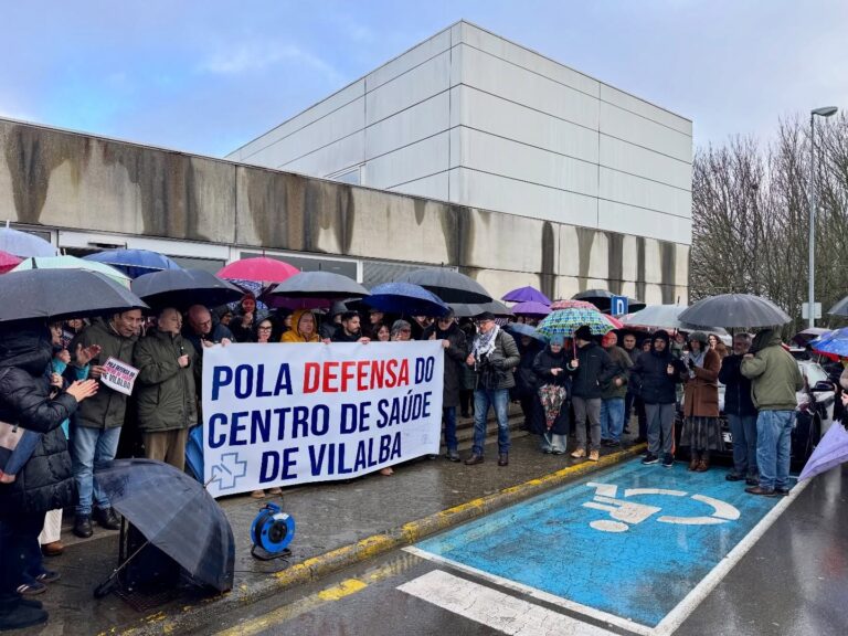 Cientos de personas reclaman en Vilalba una atención sanitaria «digna» con respaldo político unánime