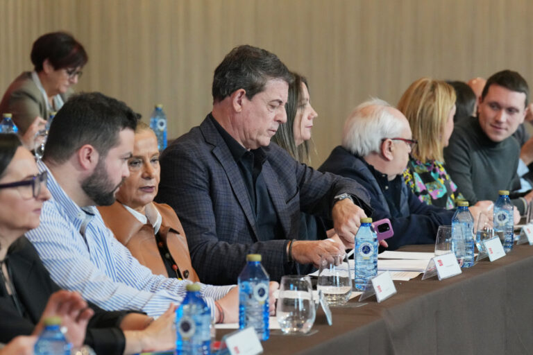 Crónica.- El PSdeG da por cerrada la crisis de las denuncias de acoso en un comité en el que Besteiro apela a la unidad