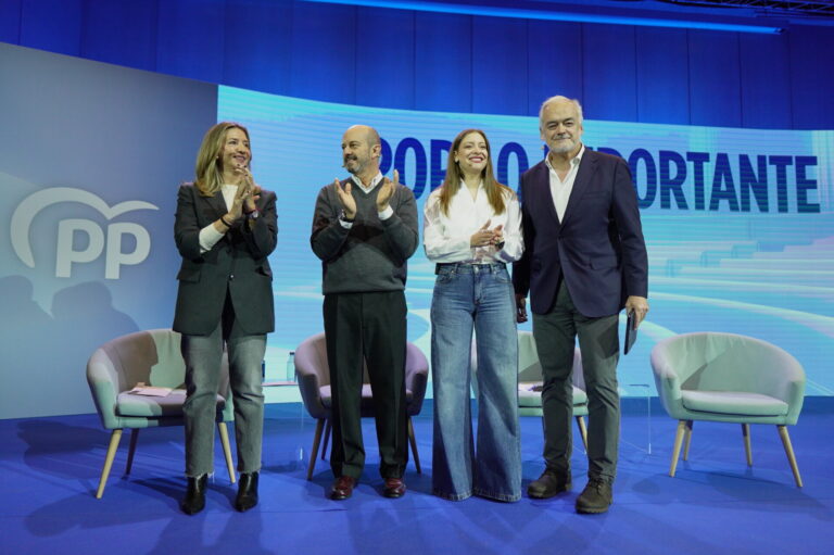 Ester Muñoz recrimina a Vox sus ataques al PP: «Los que pensábamos que iban a ayudarnos, nos lanzan piedras»