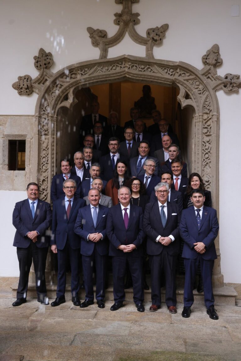 La patronal gallega traslada a Hereu reivindicaciones para reducir trabas administrativas y apoyar a pymes en el Xacobeo