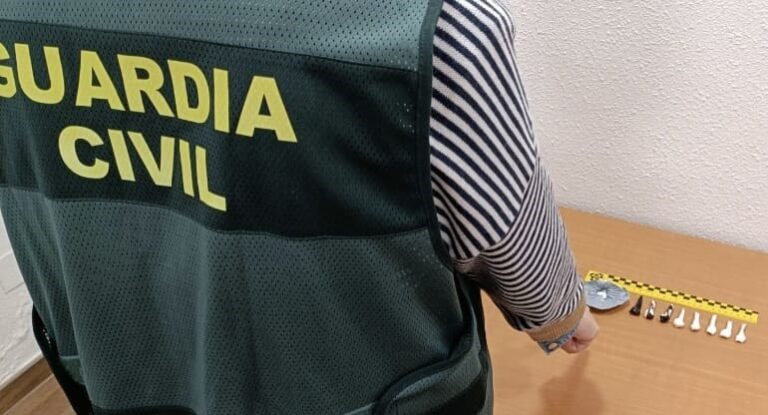 Investigan a un hombre de Baiona (Pontevedra) por vender sustancias estupefacientes en su peluquería