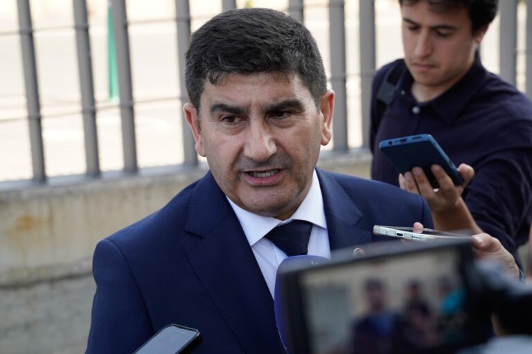 El delegado del Gobierno apuesta por dejar «a la autonomía» de las partes «libertad» para alcanzar acuerdos para Losán