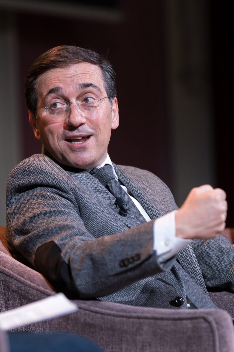 Albares: «Más tarde o más temprano el catalán, euskera y gallego van a ser lenguas oficiales en Europa»