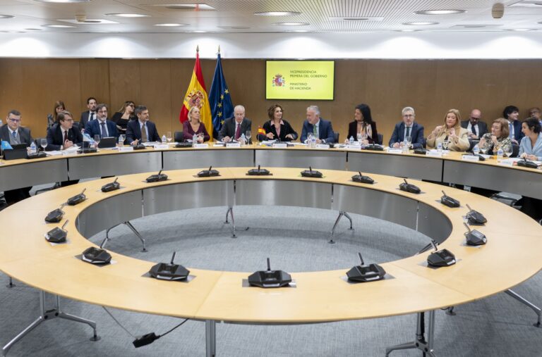 CPFF.- Todas las comunidades, salvo Cataluña, trasladan a Montero su rechazo frontal al nuevo modelo de financiación