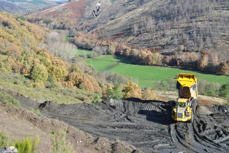 Un juzgado de Santiago abre diligencias por supuesta prevaricación en la prórroga de la concesión de una mina en Ourense