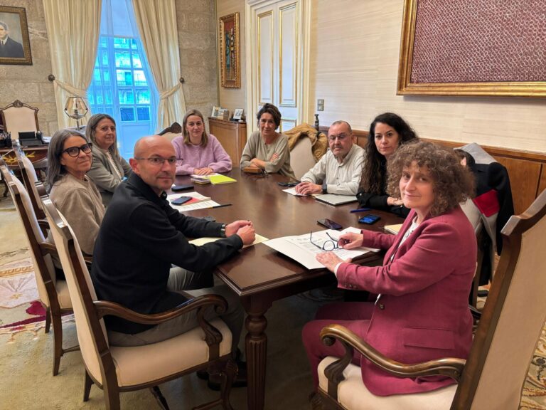 Las no adscritas de Santiago descartan facilitar unos presupuestos que incrementen un 173% la recaudación por multas