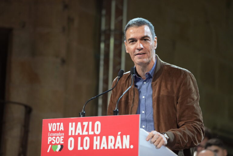 CIS.- El PSOE se recupera en enero aunque con menos ventaja sobre el PP, y BNG sube una décima en estimación de voto