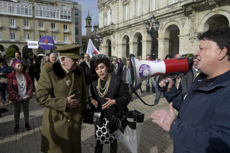 La Comisión pola Memoria denuncia que siguen elementos franquistas en A Coruña y urge reuniones con alcaldesa y Gobierno
