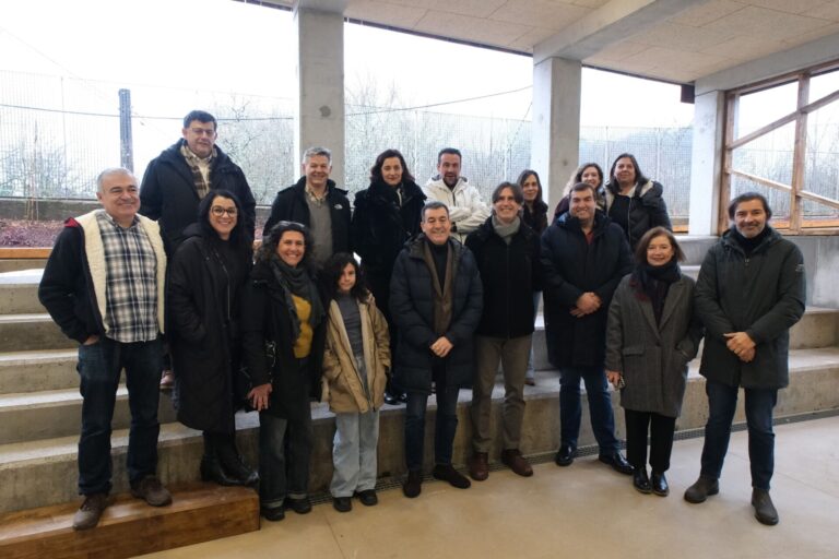 La Xunta comprueba las obras del Colegio Ortigueira, en Vedra, en las que invirtió casi 420.000 euros