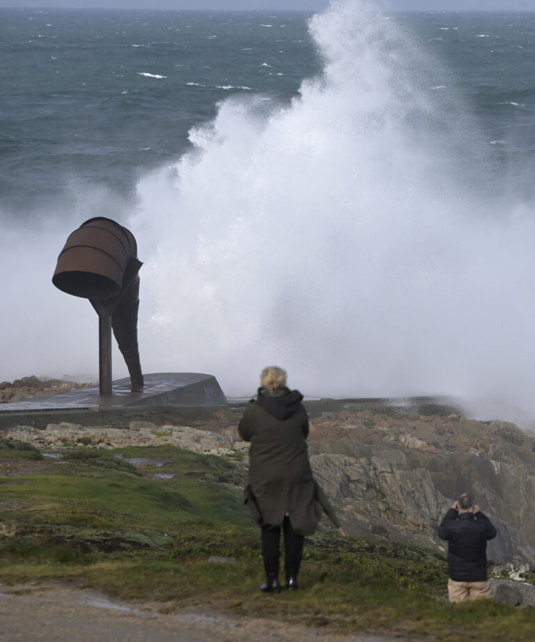 La alerta roja se desactiva en A Coruña y queda aviso naranja en el litoral gallego a la espera de ‘Ingrid’