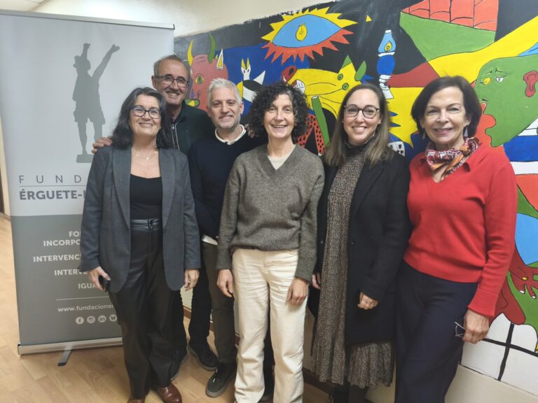 La Valedora da Cidadanía de Vigo, Dolores Galovart, se incorpora al patronato de la Fundación Érguete-Integración