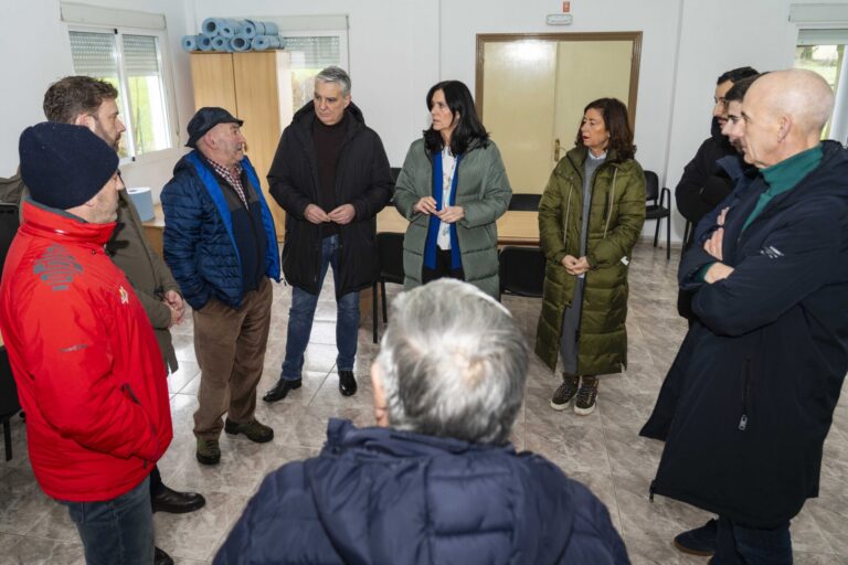 Rural.- El PP afea a PSOE y BNG un «ecologismo radical» que «desprotege a los ganaderos» frente a los ataques del lobo