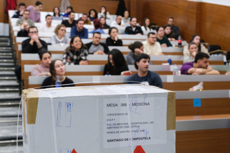 Hasta 1.930 aspirantes se examinan este sábado en Santiago para optar a las plazas de Formación Sanitaria Especializada
