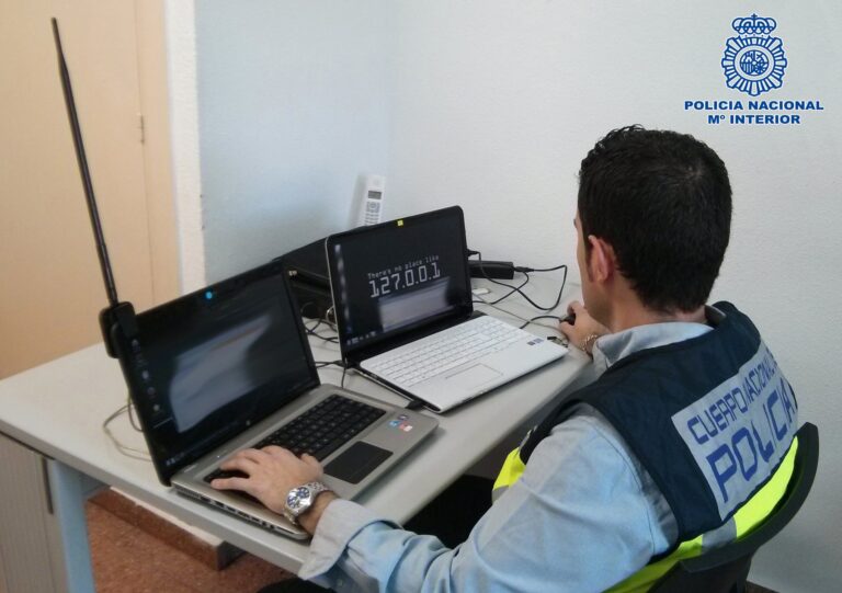 La Policía Nacional alerta del envío de correos falsos que reclaman un pago pendiente de 550 euros a alumnos de la USC