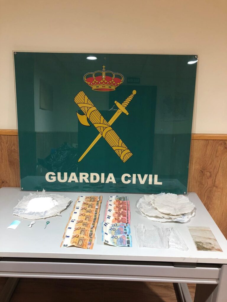 Sucesos.- Detenidos dos vecinos de A Rúa (Ourense) en la desarticulación de un punto de venta de drogas