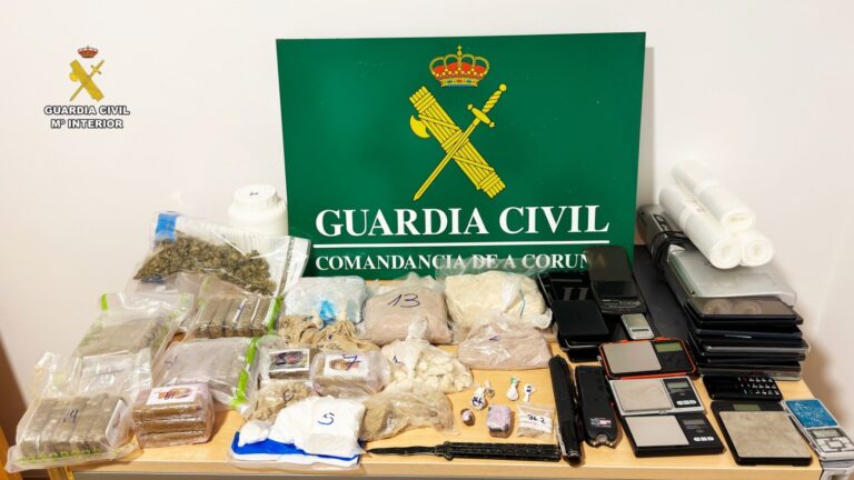 Sucesos.- Desarticulados dos puntos de venta de droga en Sada y un centro de suministro en Gandarío