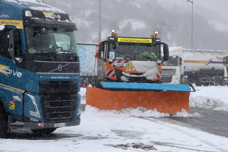 Temporal.- Galicia seguirá miércoles y jueves bajo los efectos de borrascas, con avisos por oleaje, viento y nieve