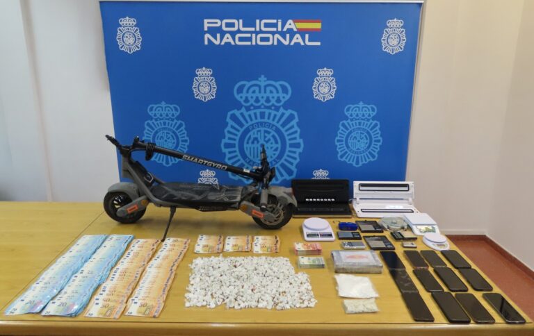 Sucesos.- Cuatro detenidos en Rubí (Barcelona) tras caer una red que traficaba cocaína en Ferrol (A Coruña)