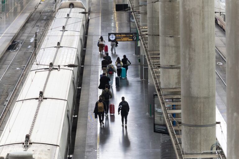 Renfe e Iryo no indemnizarán los retrasos provocados por las limitaciones de velocidad